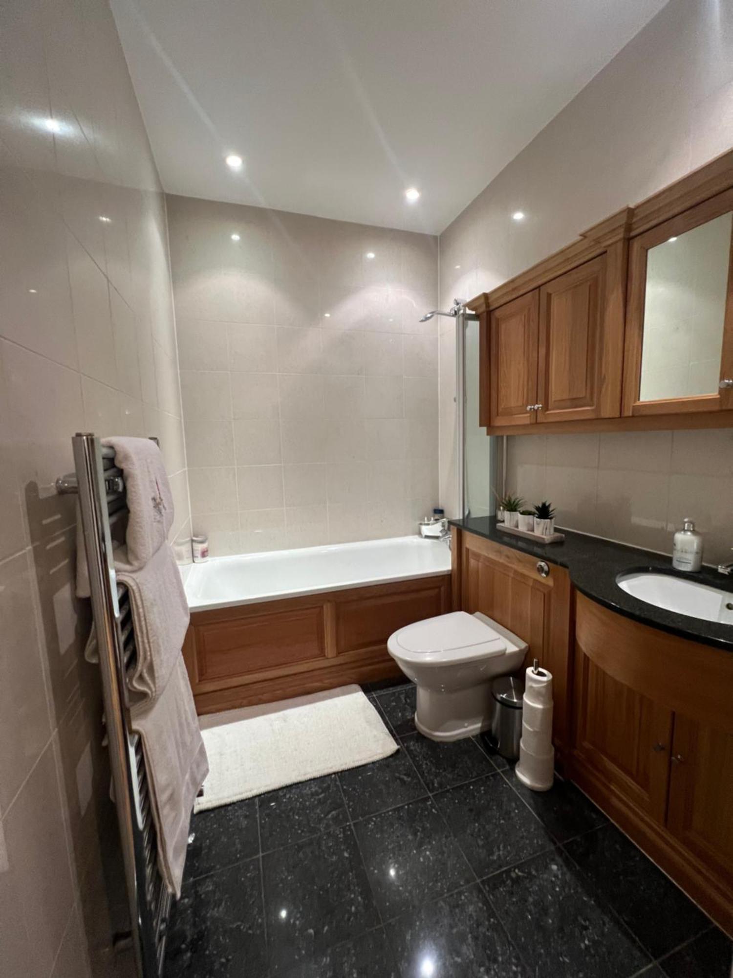 Victorian Convent Apartment Windsor Ruang foto